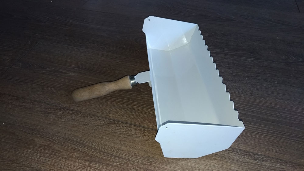 Кельма-ковш 300 мм для нанесения клеевого раствора на газоблок